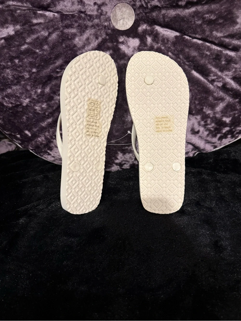 Tory Burch Solid Thin Flip Flops Size 6 - BRAND NEW